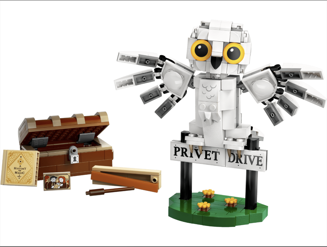 LEGO Harry Potter Hedwig at 4 Privet Drive 76425.