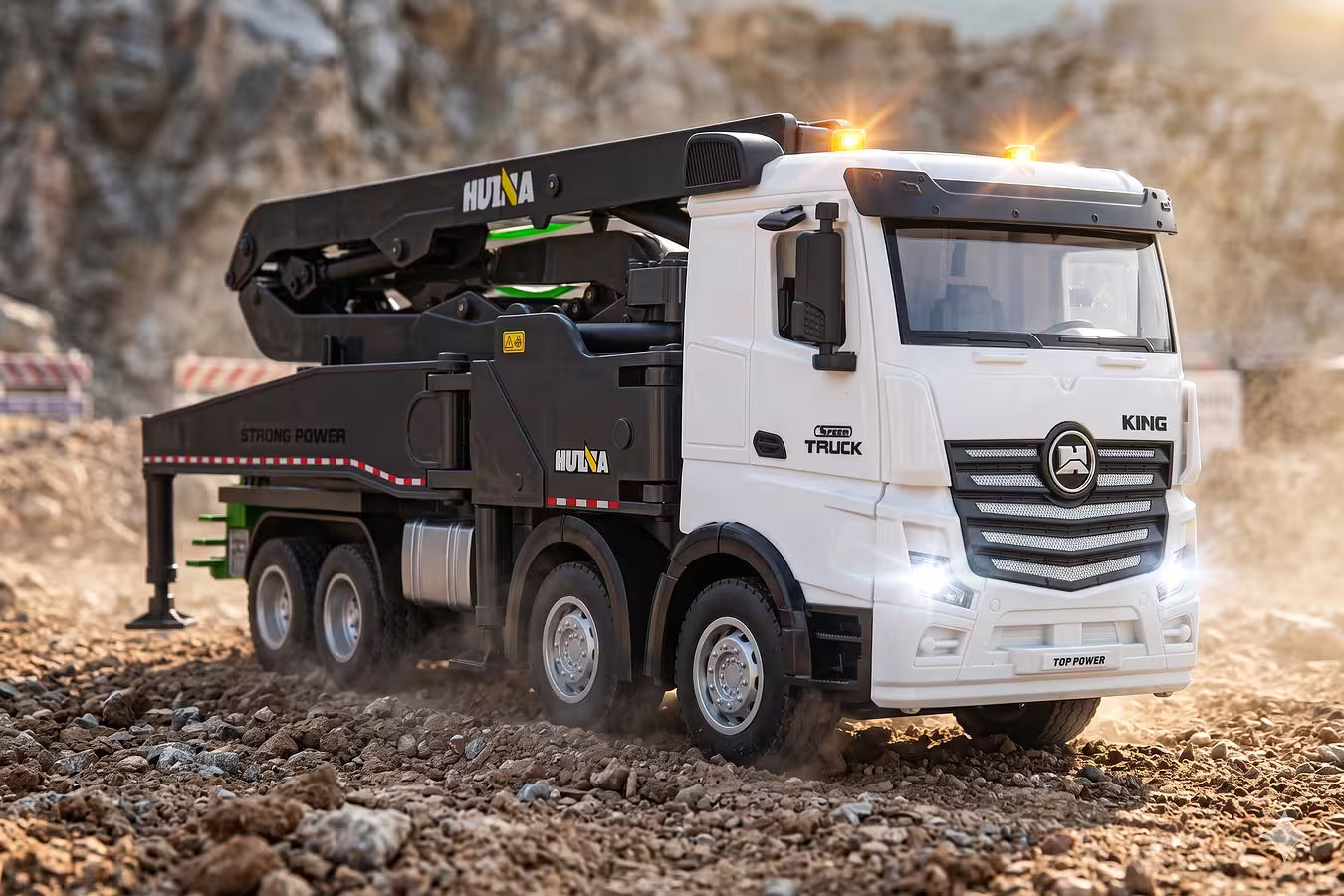 HUINA 1381 RC Concrete Pump Truck (1:18 Scale)