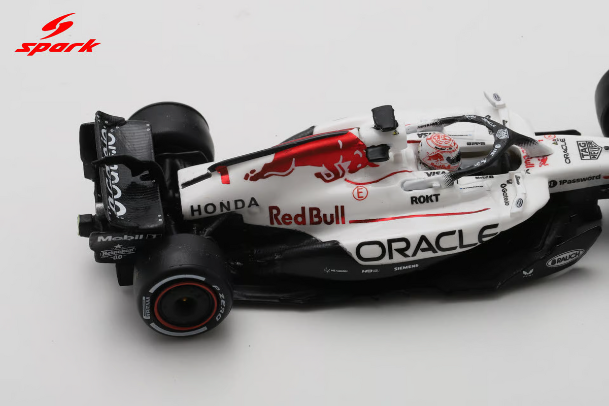 SPARK RED BULL RACING RB21 NO.1 ORACLE RED BULL RACING WINNER JAPANESE GP 2025 MAX VERSTAPPEN