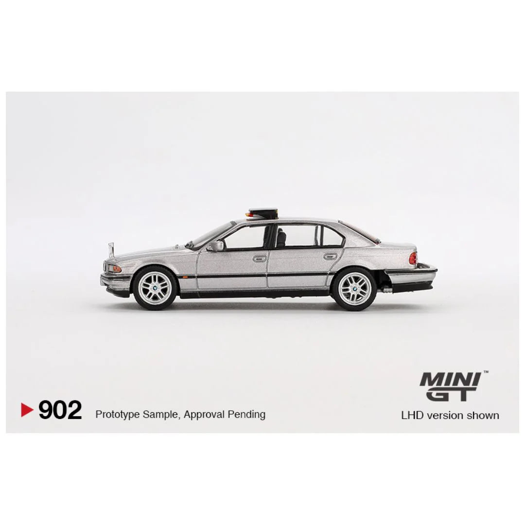 MINIGT 902 BMW 750IL "Tomorrow Never Dieis.