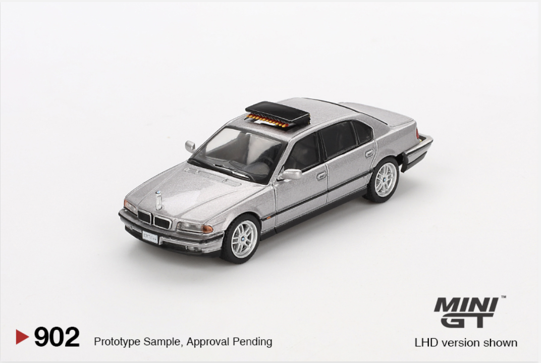MINIGT 902 BMW 750IL "Tomorrow Never Dieis.