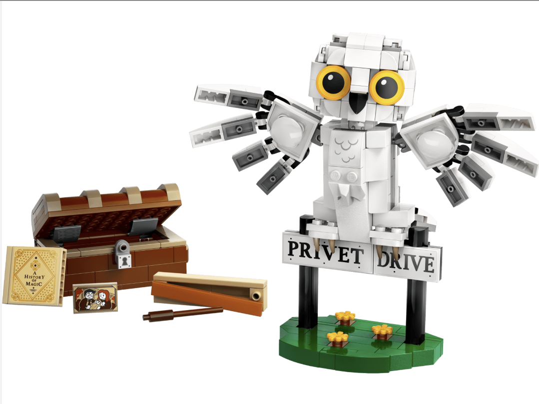 LEGO Harry Potter Hedwig at 4 Privet Drive 76425.