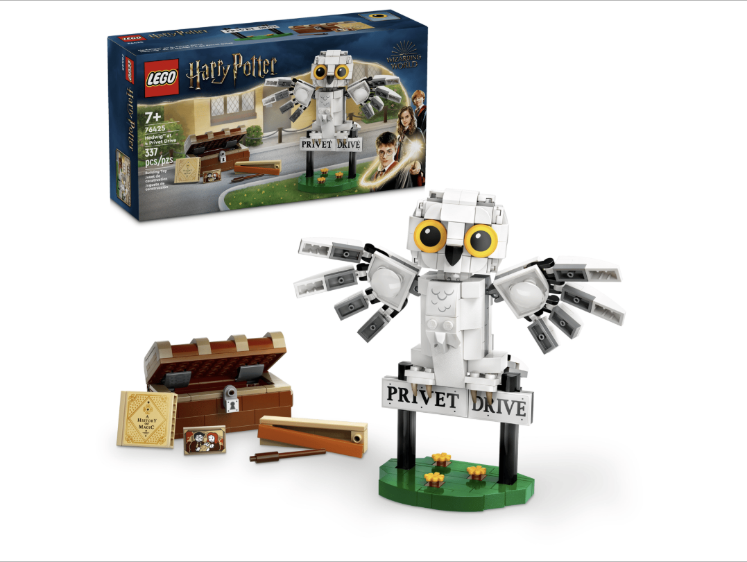LEGO Harry Potter Hedwig at 4 Privet Drive 76425.