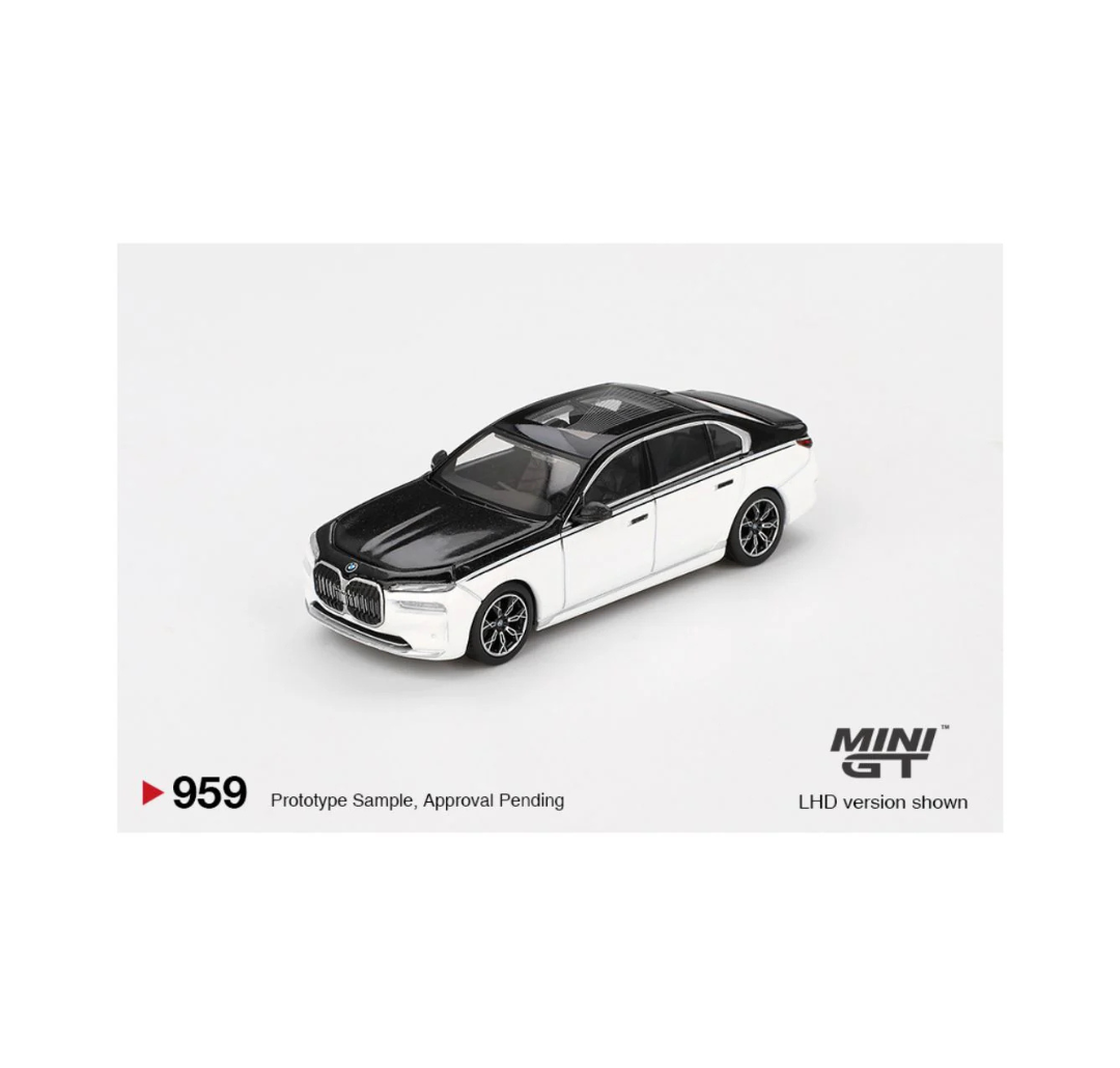 MiniGT - 959 - BMW i7 xDrive60 Alpine White / Black Sapphire